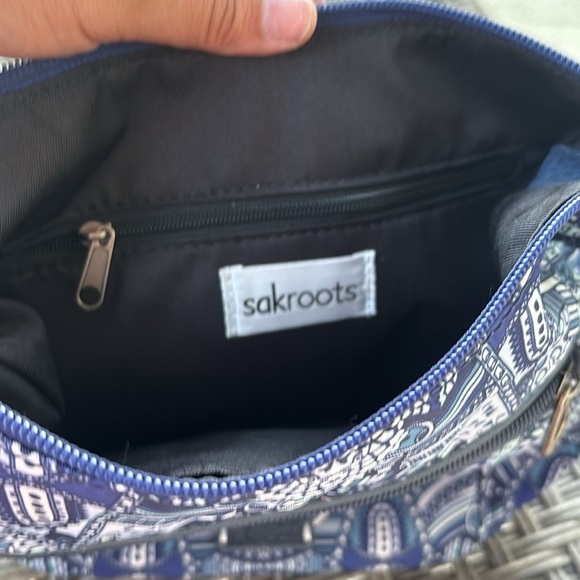 Sakroots Artists circle blue crossbody purse. New without tags. - Picture 9 of 11